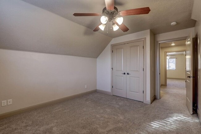 Building Photo - Pet Friendly! Beautifully Designed 5 Bedroom Home. 6 Month Lease!