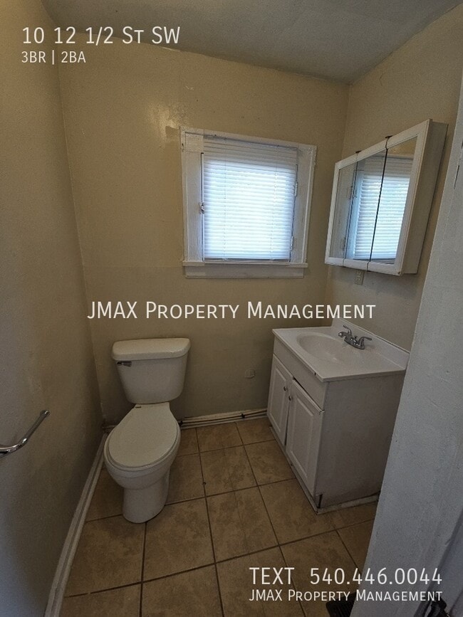 Building Photo - 10-12 1/2 12 1/2 St