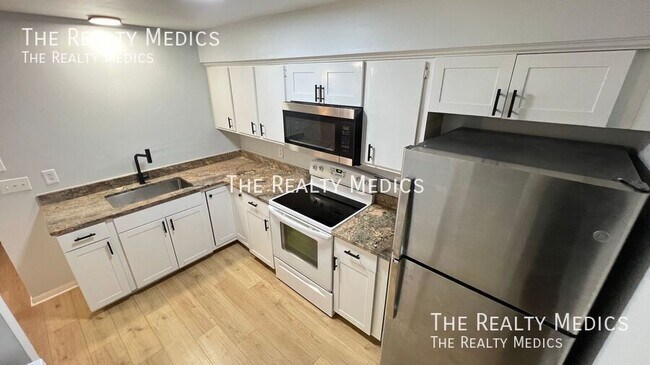 Building Photo - 1984 Agora Cir SE