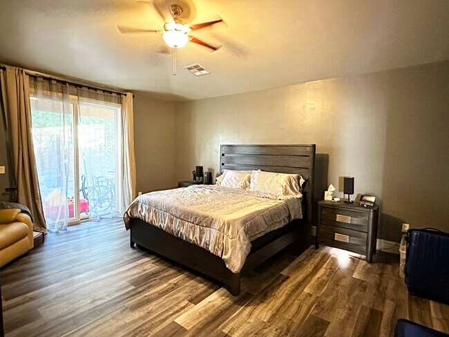 Building Photo - HIGHLY DESIRABLE AND SPACIOUS HOME FULLY EQUIPPED WITH SOLAR PANELS + LANDSCAPING INCLUDED