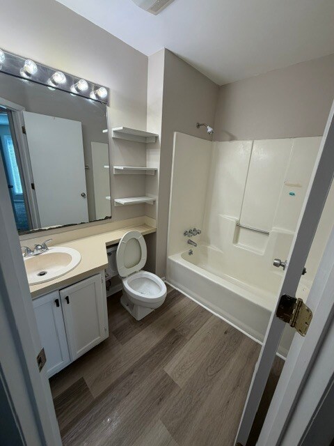 Building Photo - 8640 Roanoke Dr