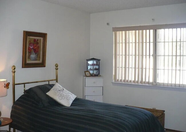 Building Photo - 12708 Tomlinson Dr SE