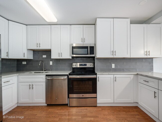 Building Photo - 720 W Gordon Terrace