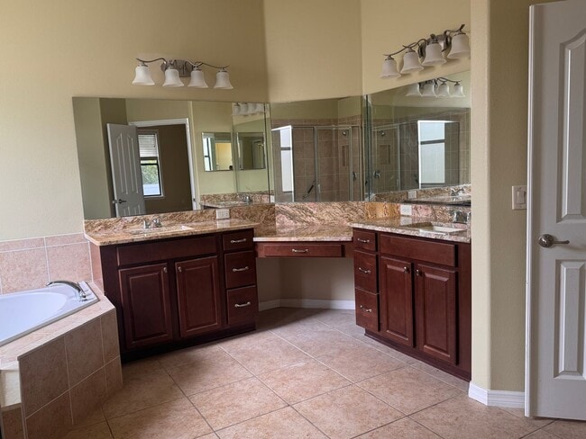 Building Photo - Luxury Living in SummerGlen – Updated 3-Be...