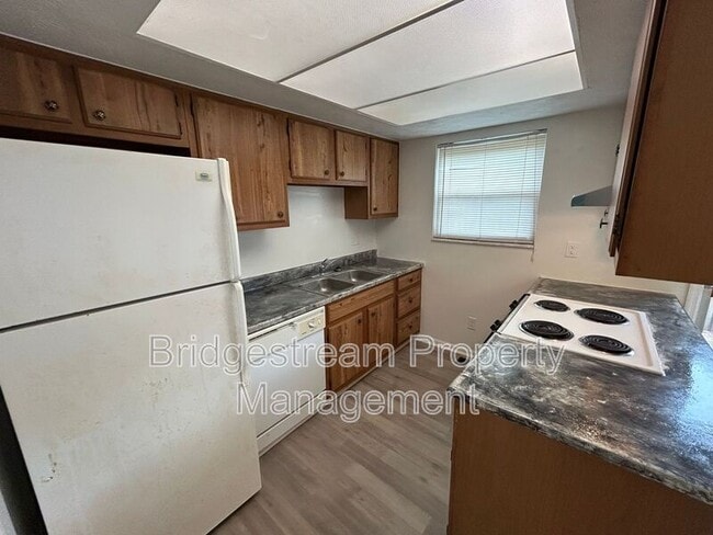 Building Photo - 955 Taylorsview Dr