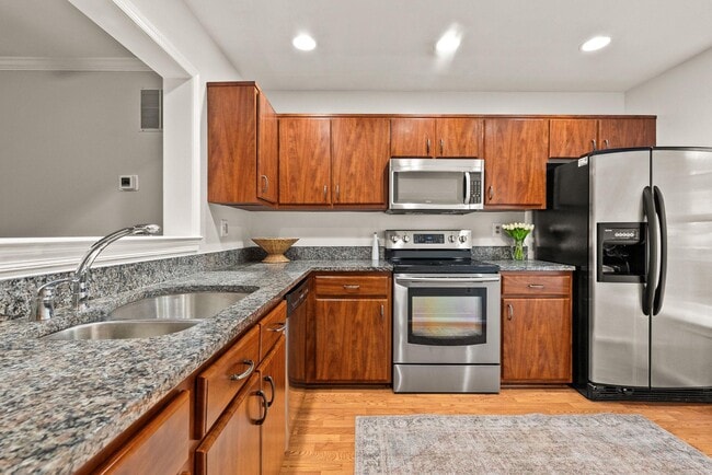 Building Photo - 7918 Pebble Brook Ct