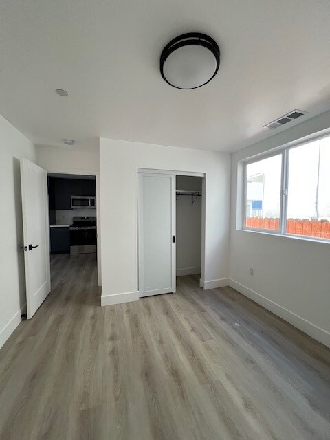 Building Photo - 640 W 45th St