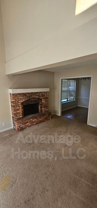 Building Photo - 10832 Haskins St