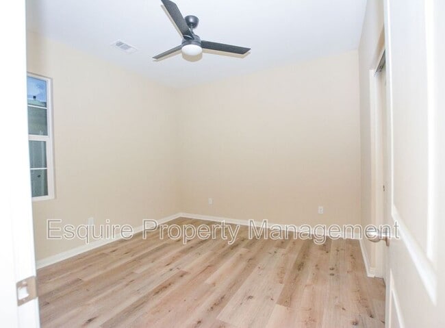 Building Photo - 2725 Navajo St