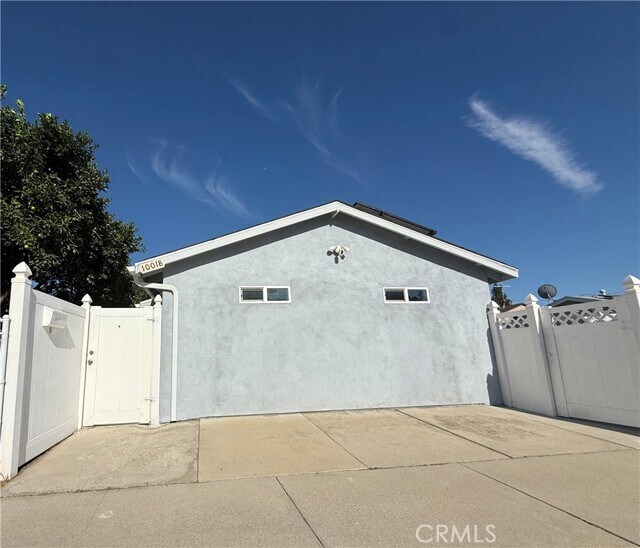 Building Photo - 10018 Aqueduct Ave