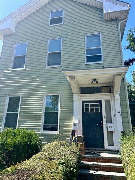 Building Photo - 13 Pleasant St