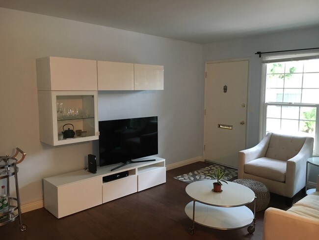 Living Room - 4435 E Ocean Blvd