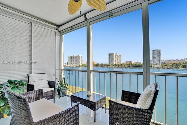 Building Photo - 2999 Point E Dr