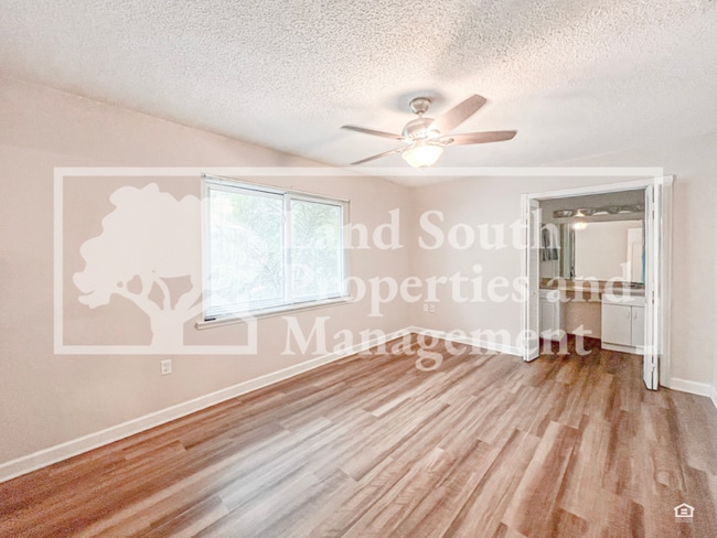 Building Photo - 2926 Forestgreen Dr S