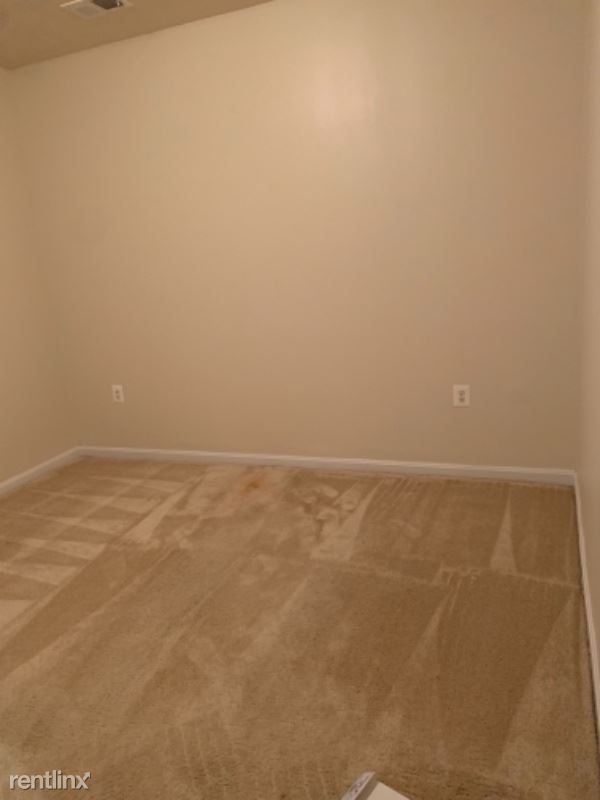 Building Photo - 2 br, 1 bath House - BASEMENT Apt