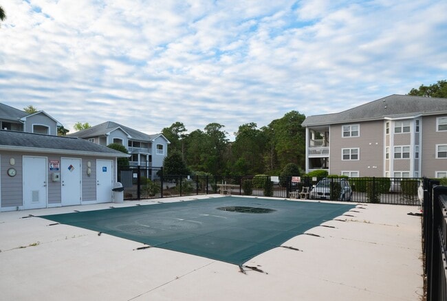 Building Photo - EFFICIENCY AVAILABLE LONG OR SHORT TERM @ ...