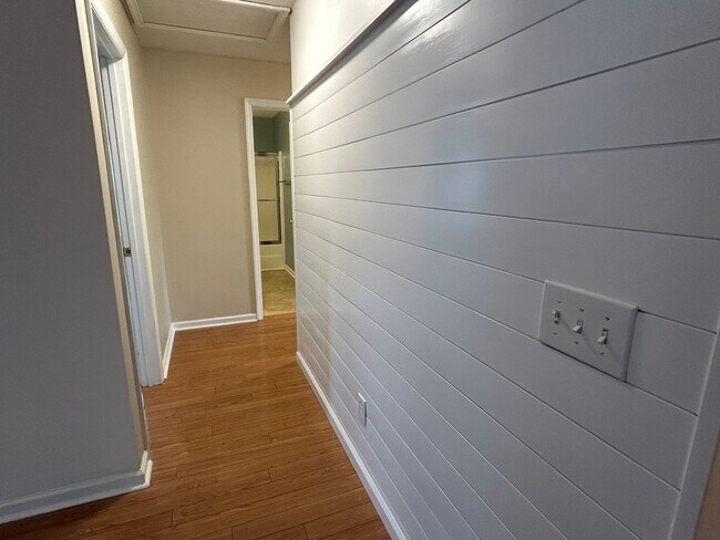 Building Photo - Charming home nestled in Courtney Pines with full fenced backyard!