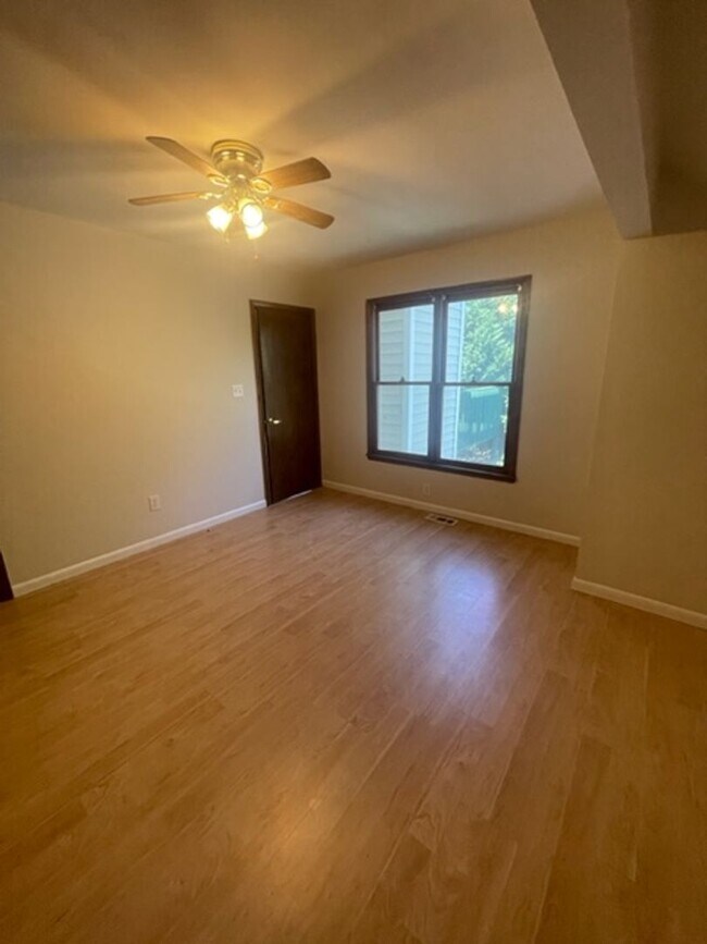 Building Photo - Cute Beach Style Home in Fayetteville