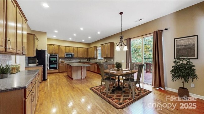 Building Photo - 407 Ranelagh Dr