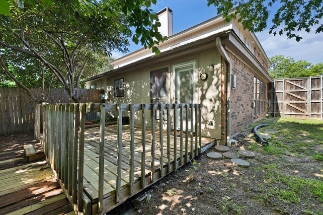 Building Photo - 134 Main Pl