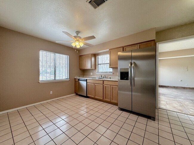 Building Photo - Northeast El Paso 3 Bed Refrig A/C with Pool!