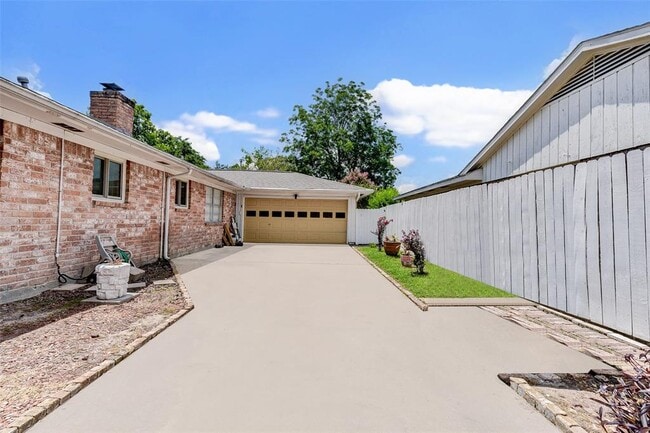 Building Photo - 10526 Huntington Way Dr