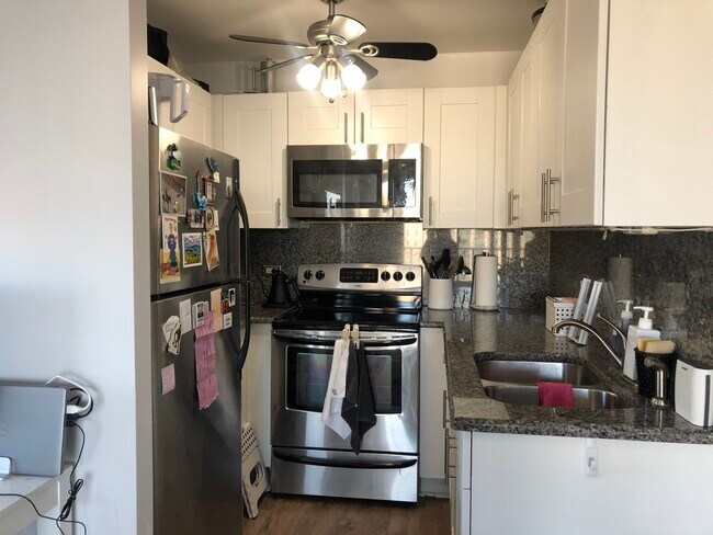 Building Photo - 3660 N Lake Shore Dr