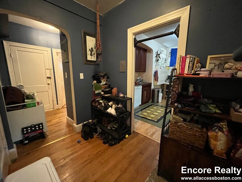 Building Photo - 1555 Beacon St