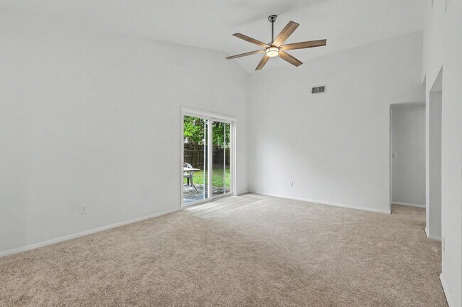 Building Photo - 104 Tweed Ct