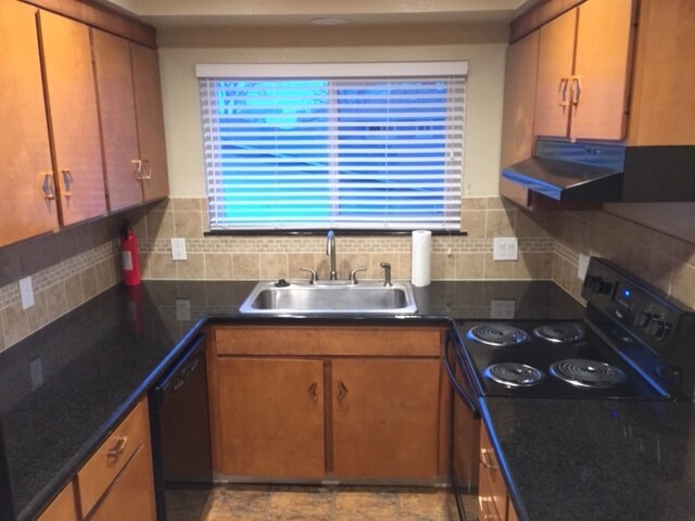 kitchen 3 - 1440 Hillside Dr