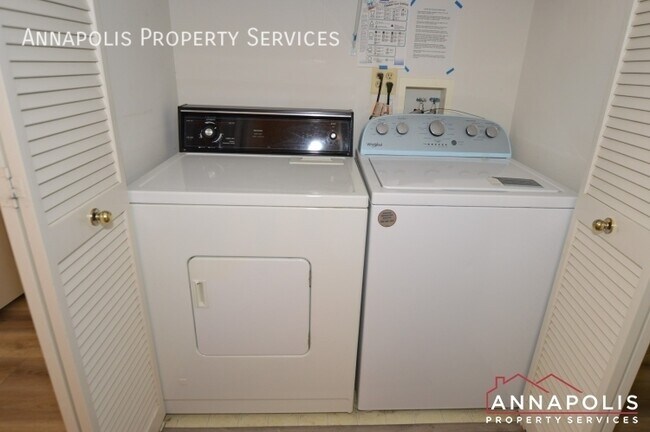 Building Photo - 504 Mathias Hammond Way