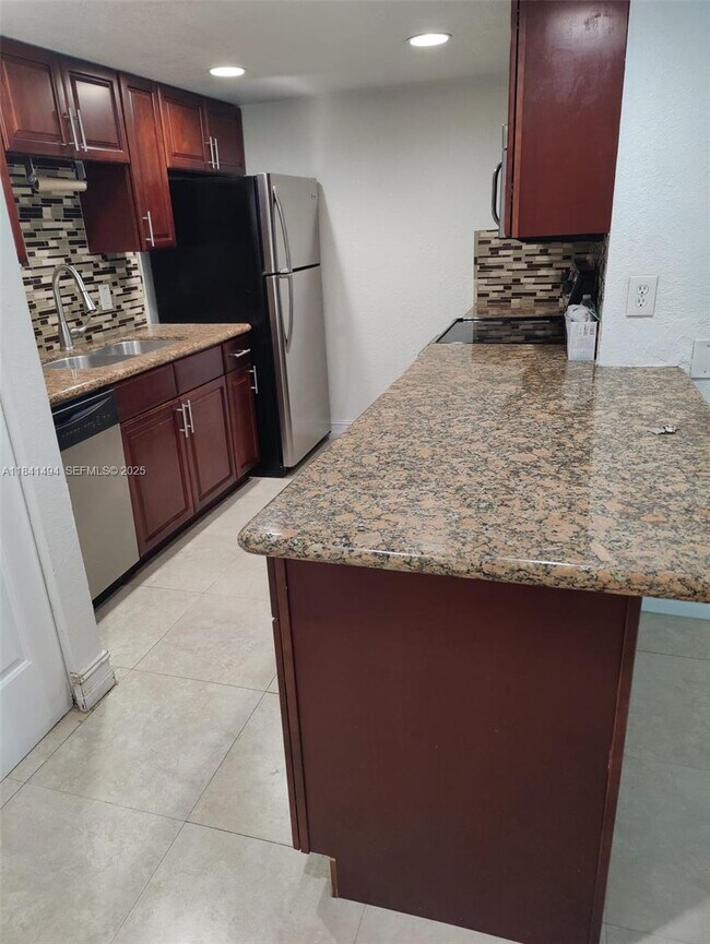 Building Photo - 616 Executive Center Dr