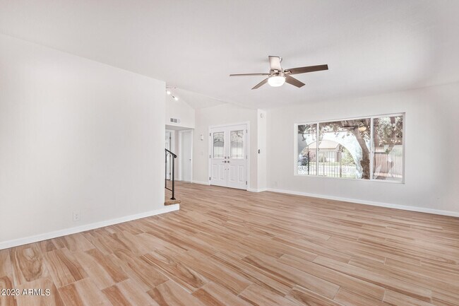 Building Photo - 1337 E Northshore Dr