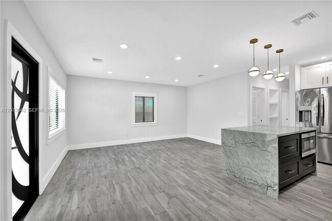 Building Photo - 1566 NE 174th St