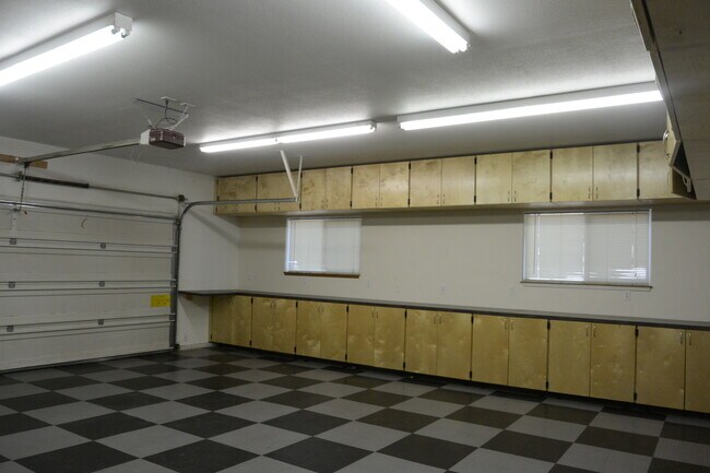 Building Photo - 2915 NE 53rd St