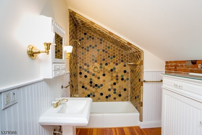 Building Photo - 67 Ferry St