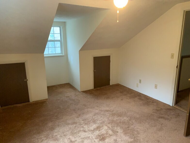 Building Photo - 64 Debra Ln