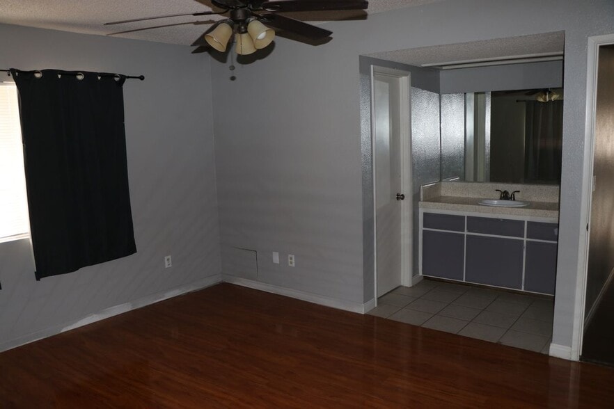 Building Photo - 7864 Newhall Ave