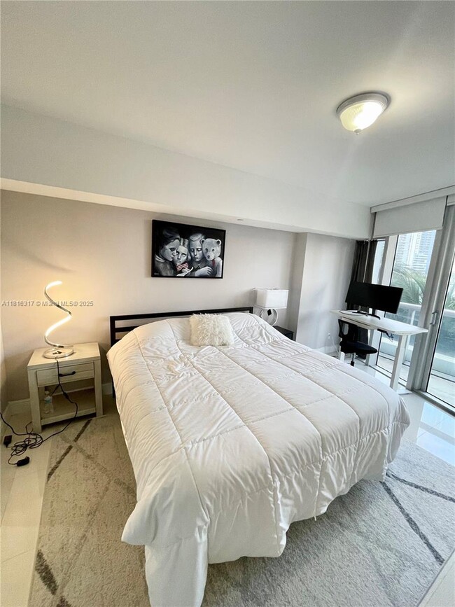Building Photo - 465 Brickell Ave