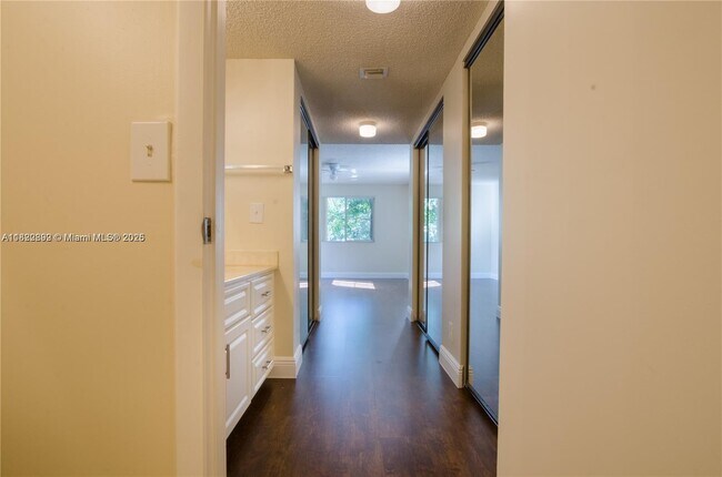 Building Photo - 9855 Westview Dr