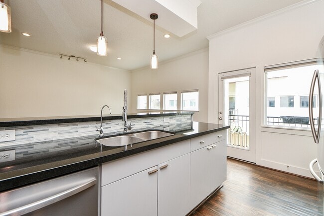 Building Photo - 4702 Austin St