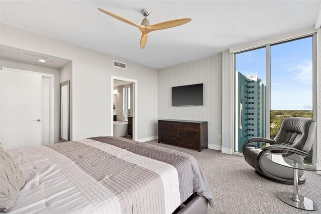 Building Photo - 176 4th Ave NE