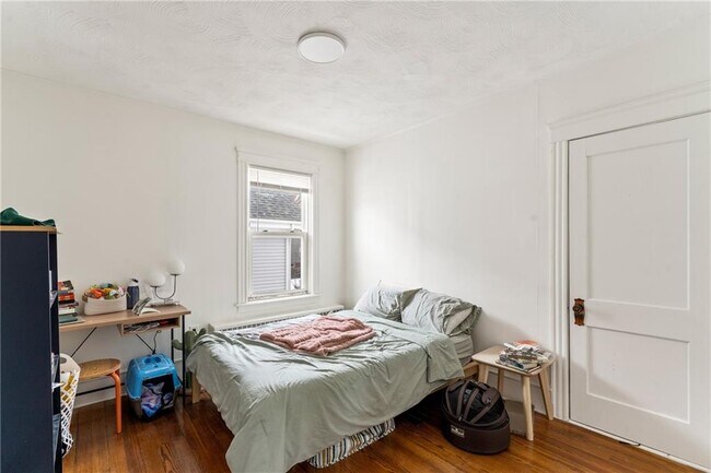 Building Photo - 19 Vale St