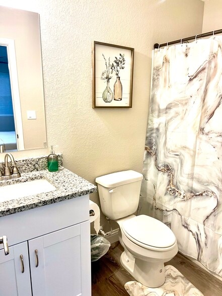 Owner's bathroom - 5830 Grayson St