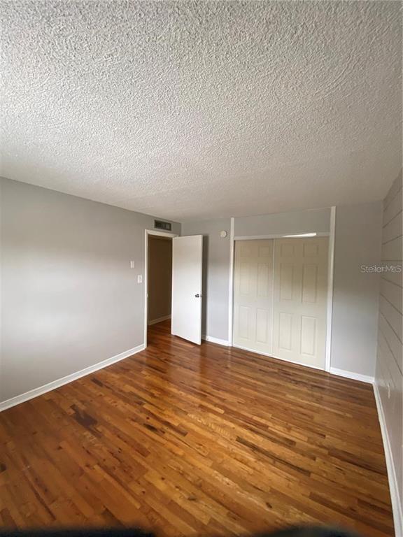 Building Photo - 320 Lakeview St