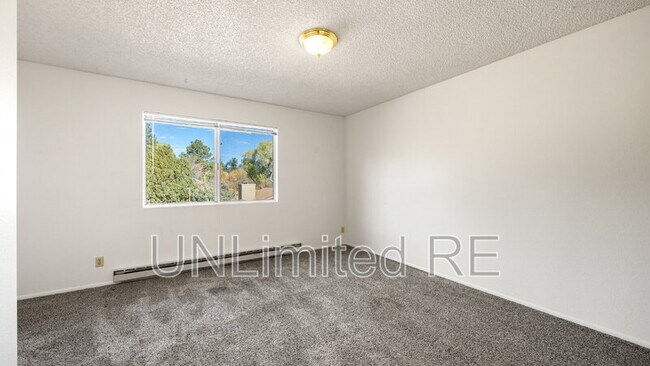 Building Photo - 1637 Canada Crescent