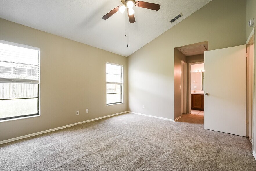 Building Photo - 1214 Lacey Oak Dr
