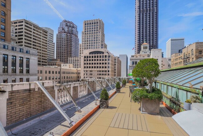 Building Photo - 201 Sansome St