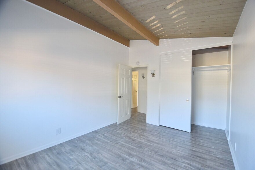 Building Photo - 121 W Arrellaga St