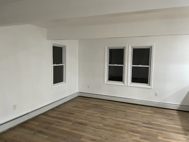 Building Photo - 12885 W Cold Spring Rd